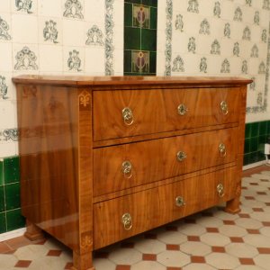 Klassische Biedermeier Kommode, Nussbaum um 1840