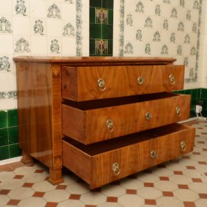 Klassische Biedermeier Kommode, Nussbaum um 1840