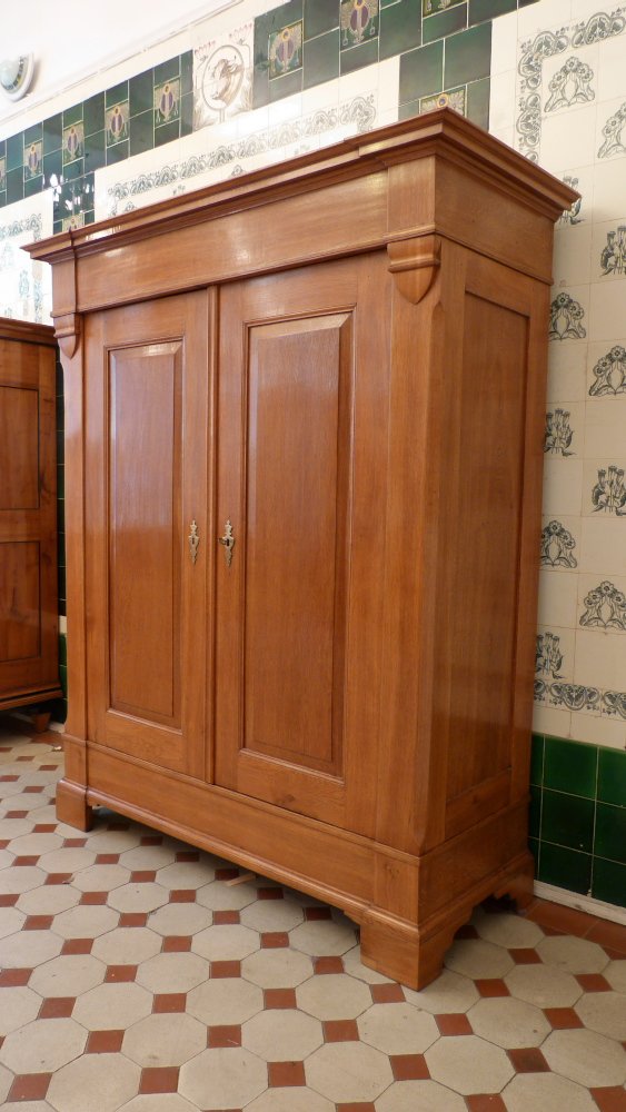 Biedermeier Kleiderschrank, massiv Eiche um 1830 Biedermeier Kleiderschrank, massiv Eiche um 1830