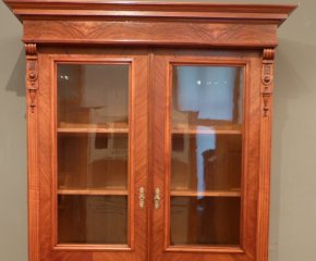 Klassischer Gründerzeit Bücherschrank, Nussbaum um 1880
