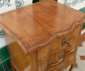 Kleine Kommode im Stile des Barock, Nussbaum um 1900