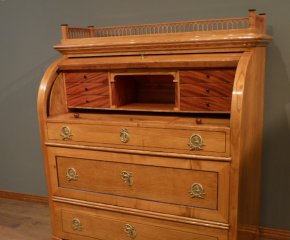 Kraftvoller Biedermeier Sekretär mit Rollklappe, Esche handpoliert um 1840