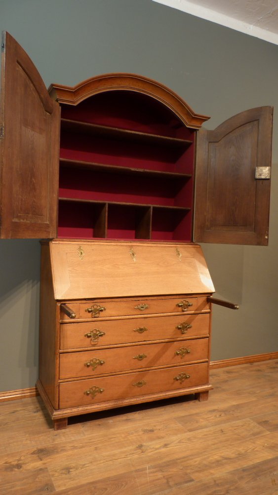 Spätbarocker Aufsatzsekretär, Eiche um 1780 Spätbarocker Aufsatzsekretär, Eiche um 1780