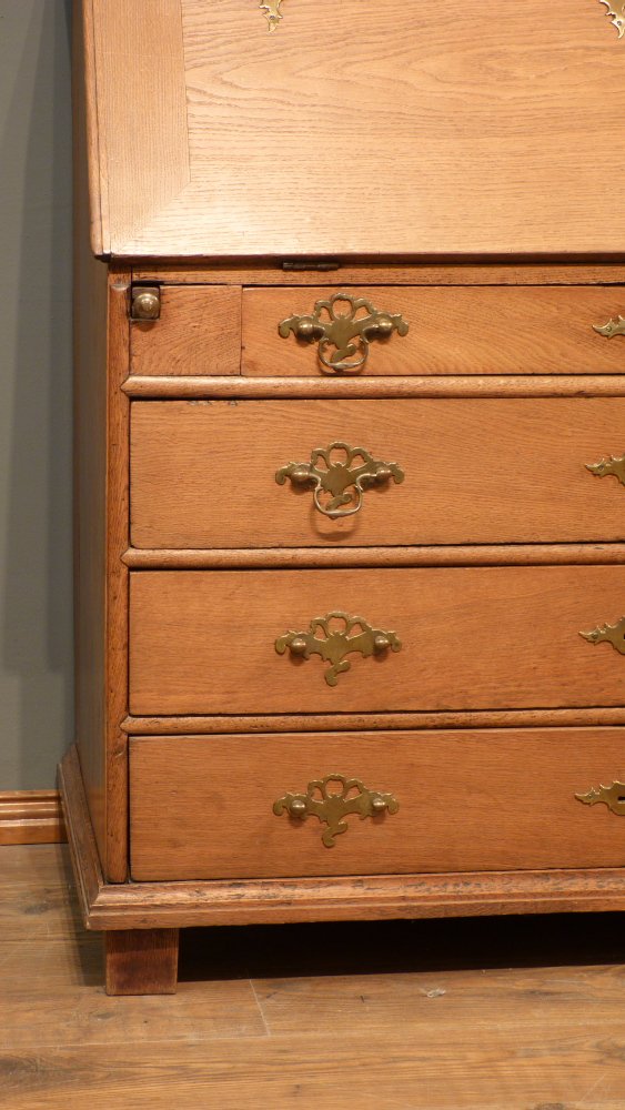 Spätbarocker Aufsatzsekretär, Eiche um 1780 Spätbarocker Aufsatzsekretär, Eiche um 1780