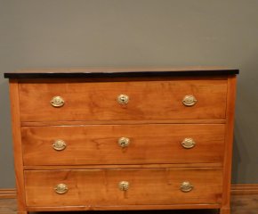 Schlichte Biedermeier Kommode, massiv Kirschholz um 1840