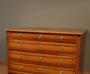 Schlichte Biedermeierkommode, Nussbaum handpoliert um 1850