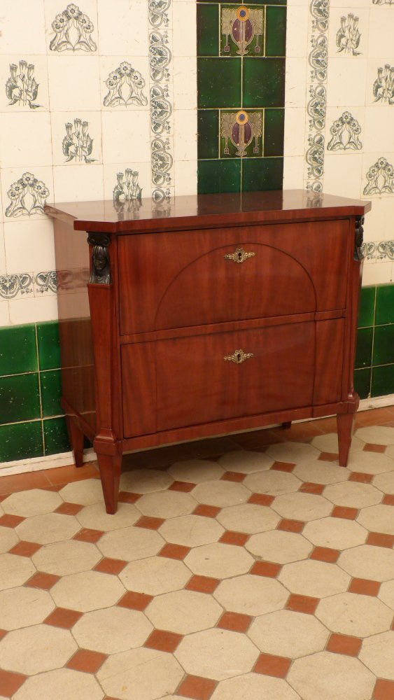 Zweischübige Biedermeierkommode, Mahagoni handpoliert um 1830 Zweischübige Biedermeierkommode, Mahagoni handpoliert um 1830