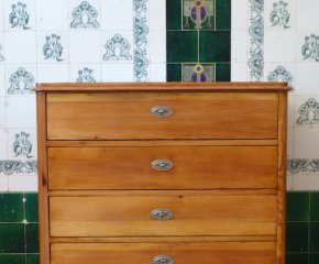 Spätbiedermeierkommode mit Schreibklappe, um 1860 Spätbiedermeierkommode mit Schreibklappe, um 1860