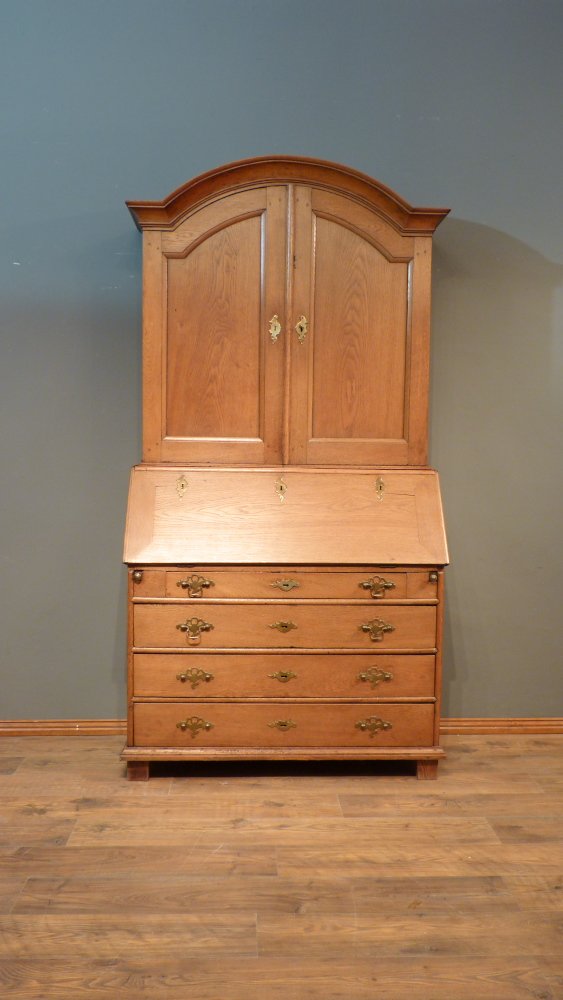 Sp&auml;tbarocker Aufsatzsekret&auml;r, Eiche um 1780