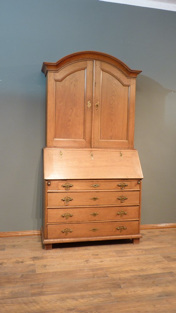 Sp&auml;tbarocker Aufsatzsekret&auml;r, Eiche um 1780