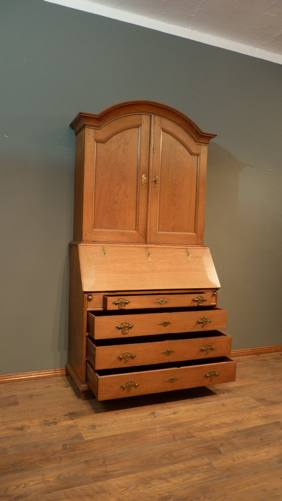 Sp&auml;tbarocker Aufsatzsekret&auml;r, Eiche um 1780