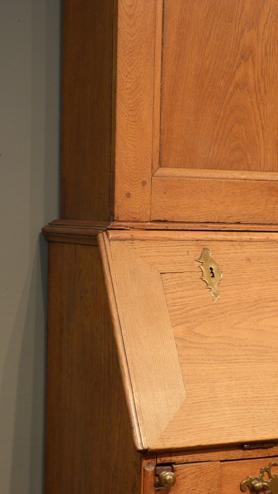Sp&auml;tbarocker Aufsatzsekret&auml;r, Eiche um 1780