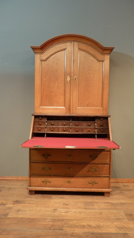 Sp&auml;tbarocker Aufsatzsekret&auml;r, Eiche um 1780