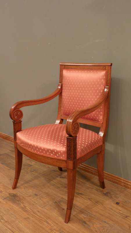 Antiker Biedermeier Sessel in Nussbaum, um 1850