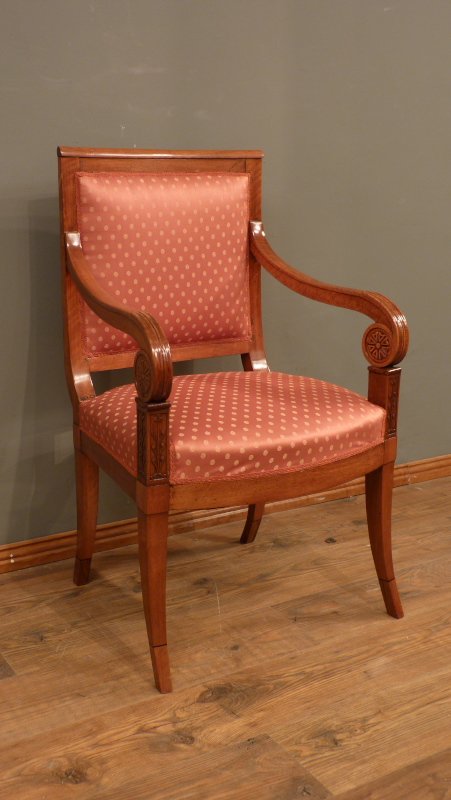 Antiker Biedermeier Sessel in Nussbaum, um 1850