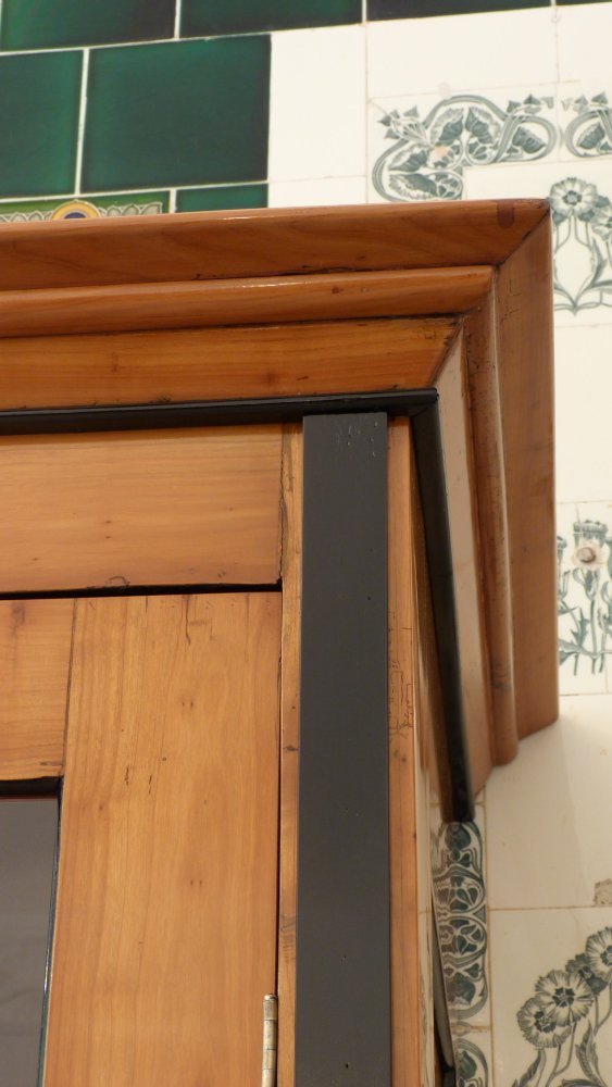 Biedermeier B&uuml;cher oder Geschirrschrank, Kirschholz handpoliert um 1840