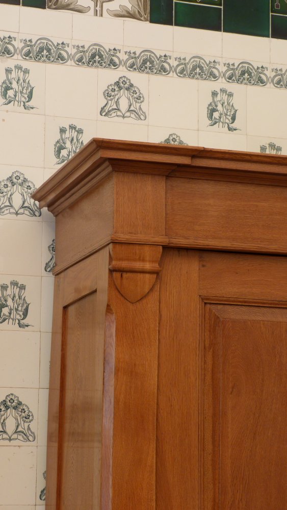 Biedermeier Kleiderschrank, massiv Eiche um 1830