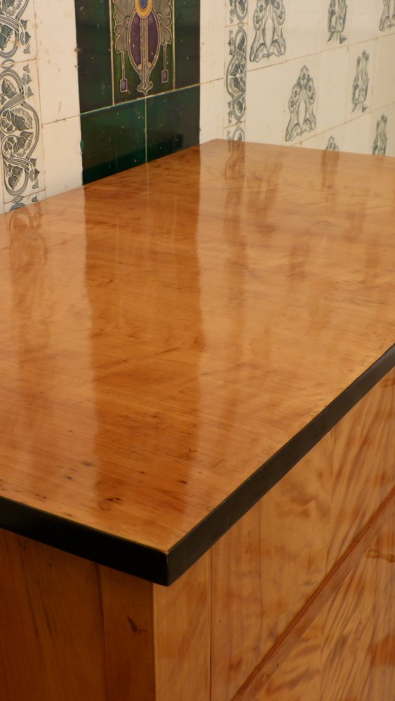 Biedermeier Kommode, Birke handpoliert um 1850