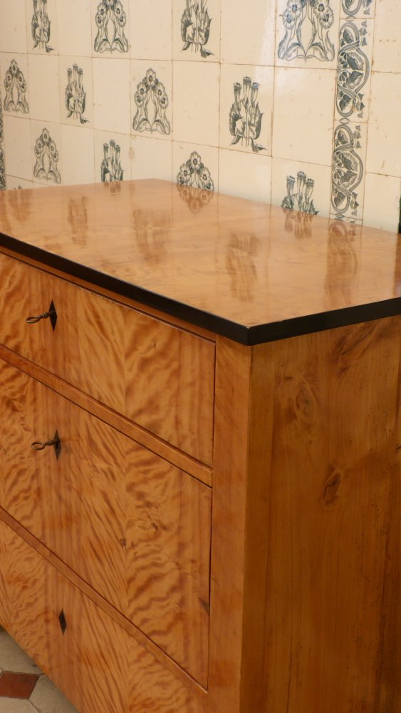 Biedermeier Kommode, Birke handpoliert um 1850