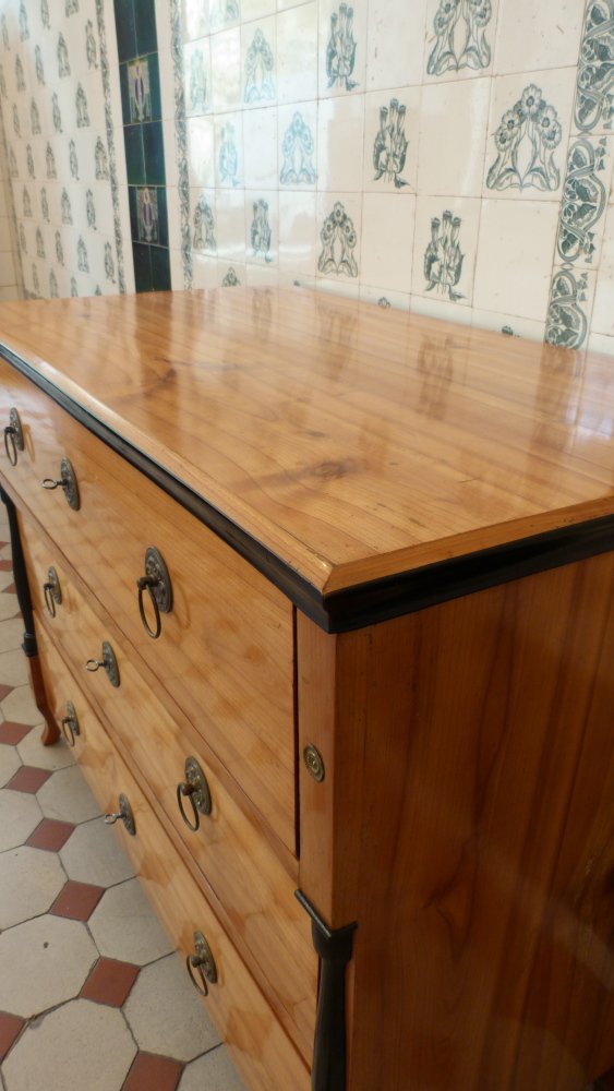 Klassische Biedermeierkommode, Kirschholz handpoliert um 1840