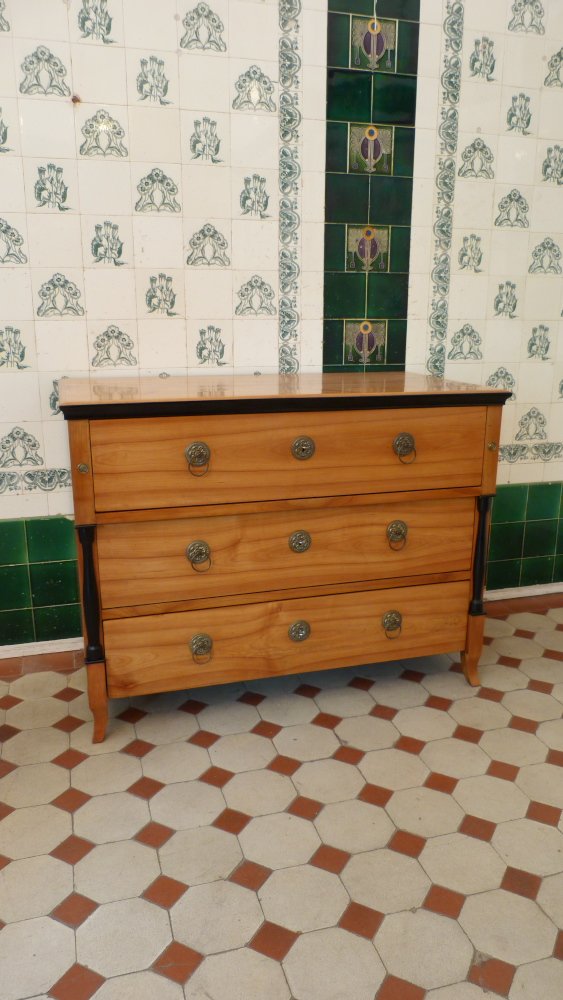 Klassische Biedermeierkommode, Kirschholz handpoliert um 1840