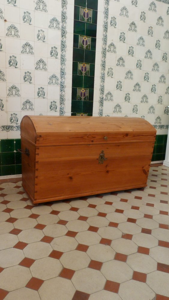 Biedermeier Runddeckeltruhe, Kiefer um 1850