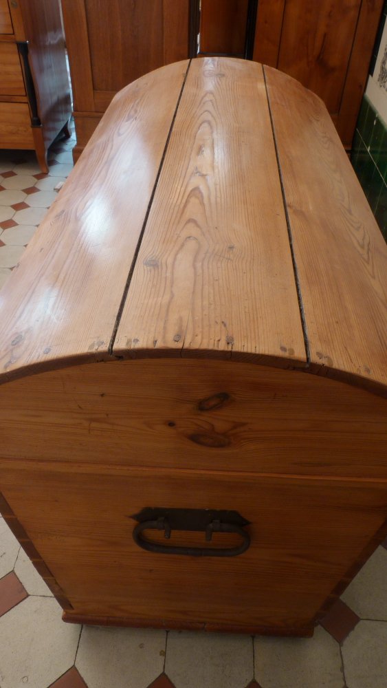 Biedermeier Runddeckeltruhe, Kiefer um 1850