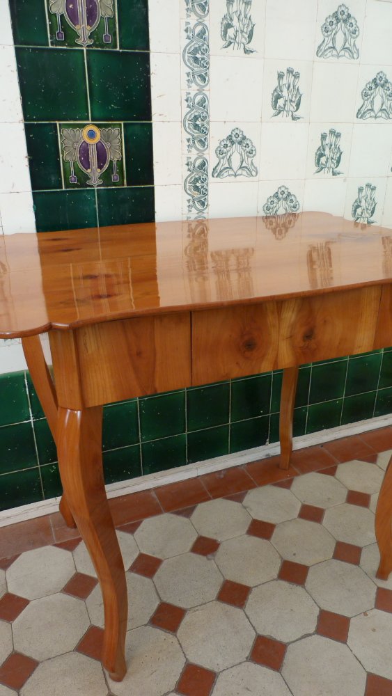 Formschöner Biedermeier Schreibtisch, Kirschholz handpoliert um 1850