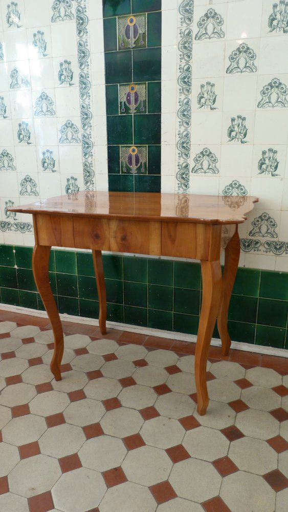 Formschöner Biedermeier Schreibtisch, Kirschholz handpoliert um 1850