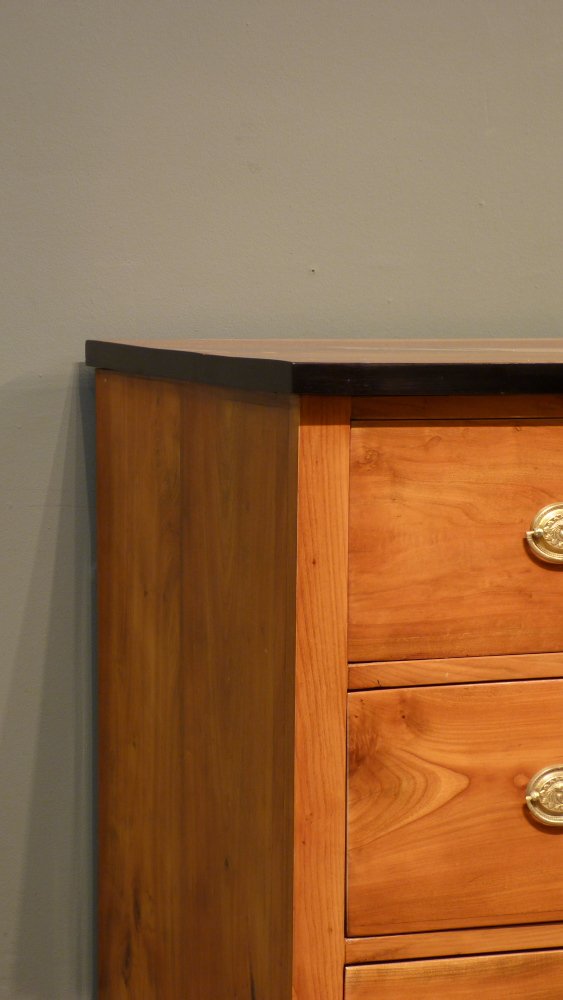 Schlichte Biedermeier Kommode, Kirschholz handpoliert um 1840