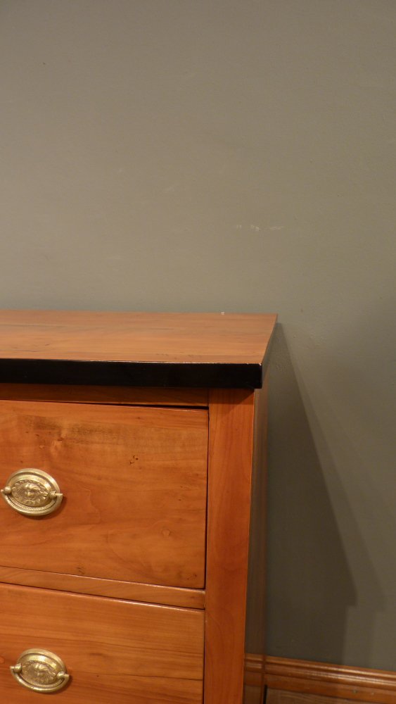 Schlichte Biedermeier Kommode, Kirschholz handpoliert um 1840