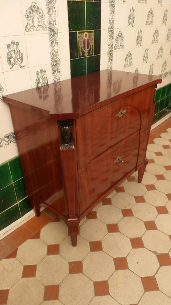 Zweisch&uuml;bige Biedermeierkommode, Mahagoni handpoliert um 1830