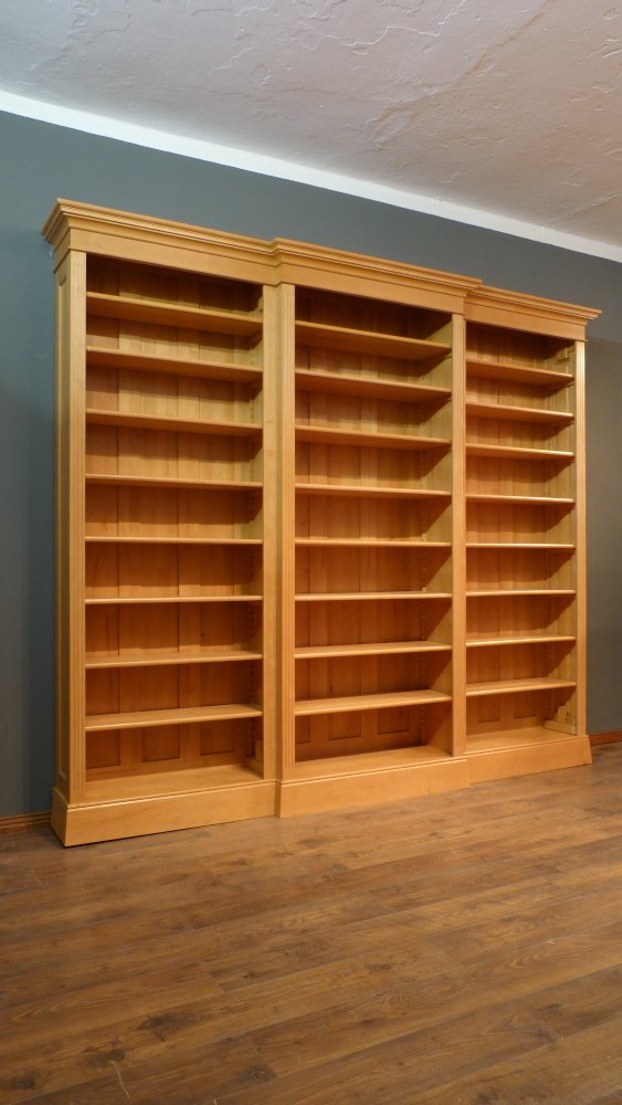 Klassisches B&uuml;cherregal mit drei Elementen, massiv Erle