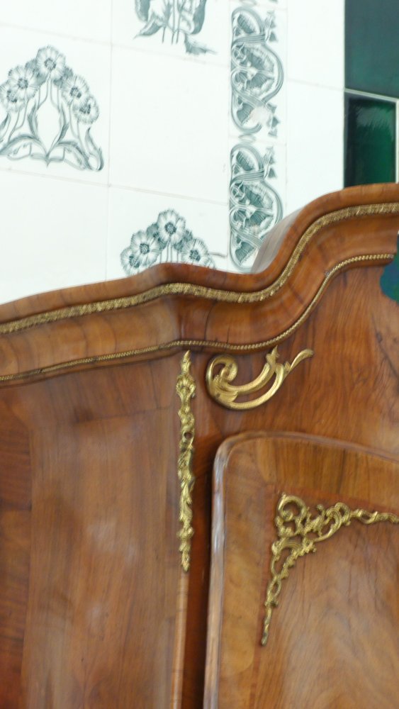 Seltener Aufsatzschrank, Dresdener Barock um 1890