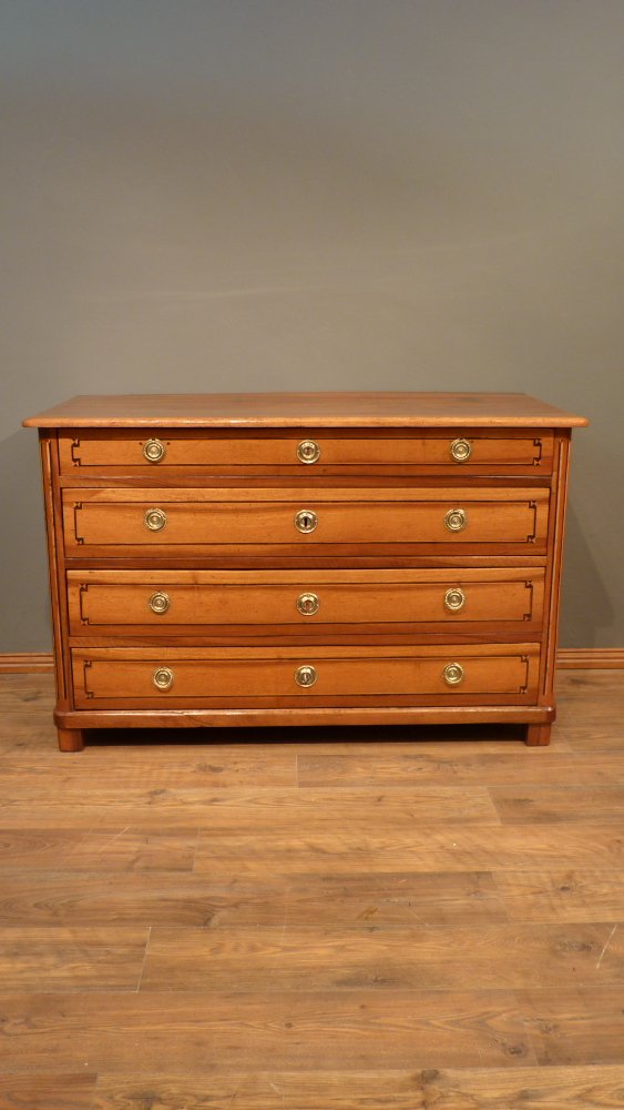 Schlichte Biedermeier Kommode, Nussbaum handpoliert um 1850