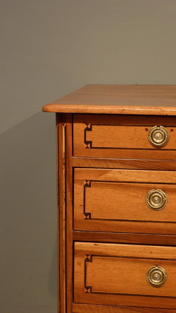Schlichte Biedermeier Kommode, Nussbaum handpoliert um 1850