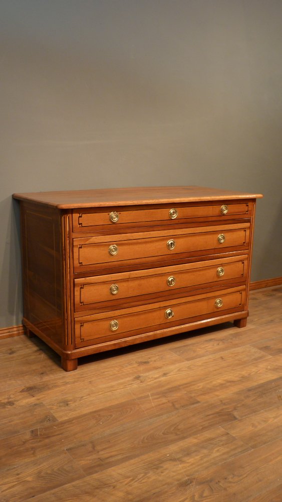 Schlichte Biedermeier Kommode, Nussbaum handpoliert um 1850