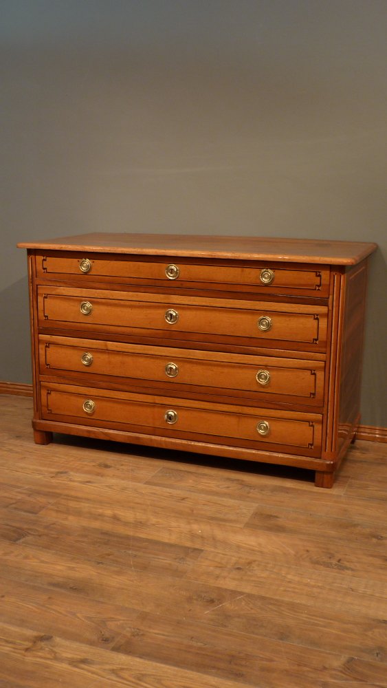 Schlichte Biedermeier Kommode, Nussbaum handpoliert um 1850