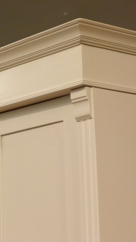 Antiker Jugendstil Kleiderschrank, Nussbaum weiss lasiert um 1910