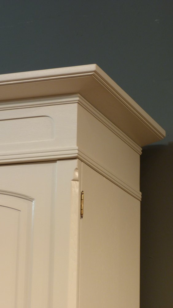 Eleganter Jugendstil Kleiderschrank, Eiche wei&szlig; lasiert um 1910