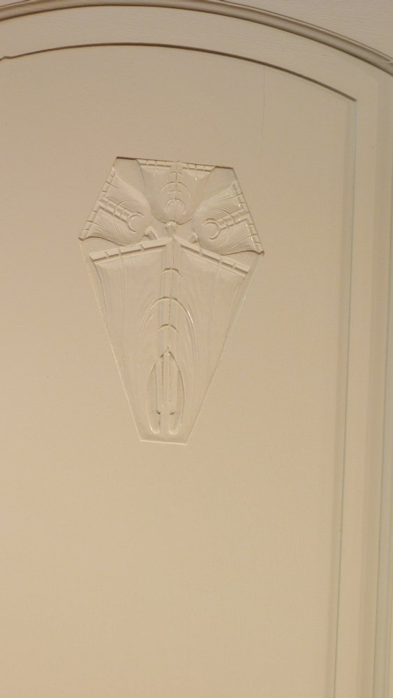 Eleganter Jugendstil Kleiderschrank, Eiche wei&szlig; lasiert um 1910
