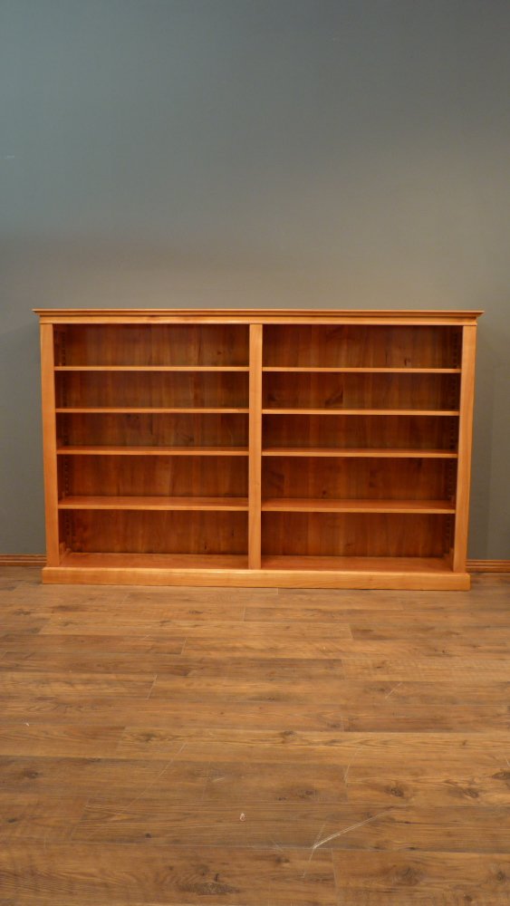 Elegantes Kirschholz B&uuml;cherregal mit verstellbaren B&ouml;den