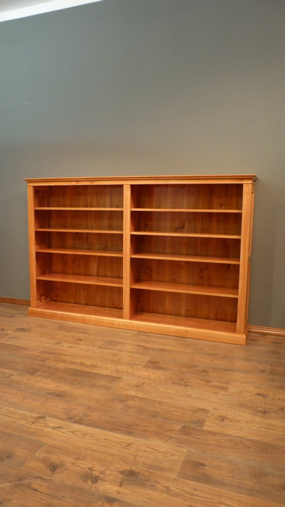 Elegantes Kirschholz B&uuml;cherregal mit verstellbaren B&ouml;den