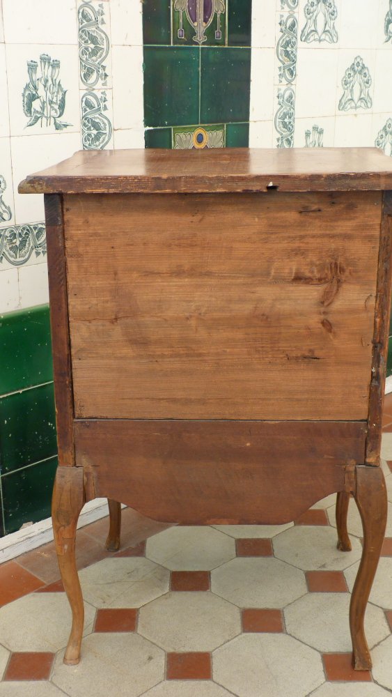 Kleine Barockkommode, Nussbaum um 1900