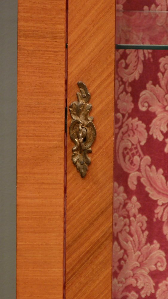 Louis-Seize Stil Vitrine, Kirschholz poliert