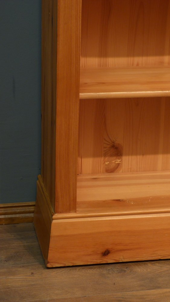 B&uuml;cherregal Massivholz, Kiefer, klassisch gestaltet