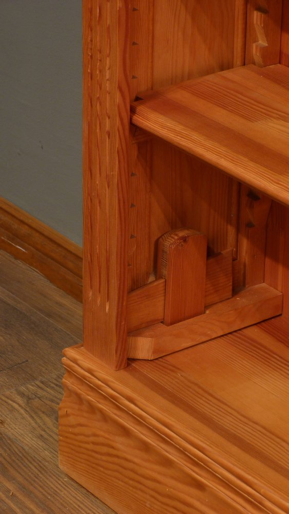 Klassisches B&uuml;cherregal, massiv Kiefer, komplett zerlegbar