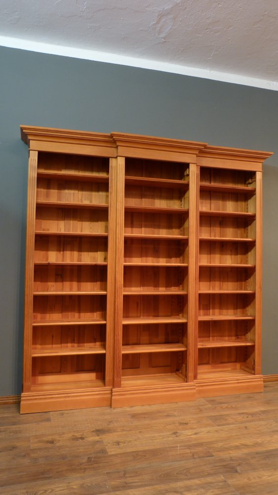 Klassisches B&uuml;cherregal, massiv Kiefer, komplett zerlegbar