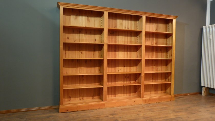 B&uuml;cherregal Massivholz, Kiefer, klassisch gestaltet