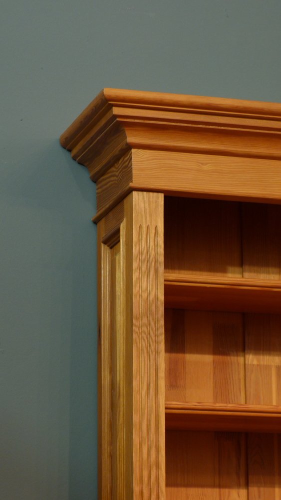 Klassisches B&uuml;cherregal, massiv Kiefer, komplett zerlegbar